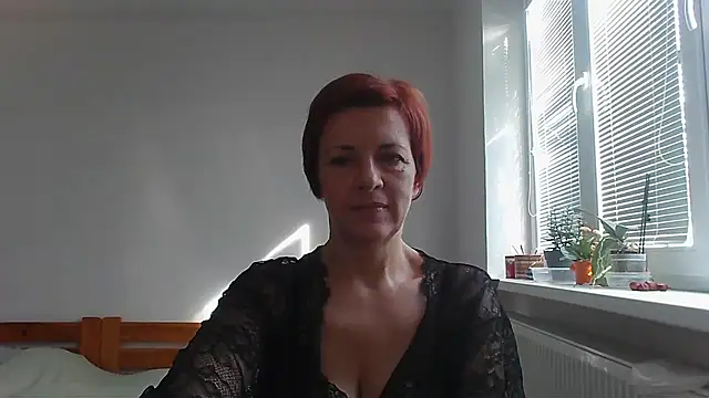 Snapshot of LoraLoraMay chatting on 10/25/25, 12:13 LoraLoraMay online show from 10/25/25, 12:13
