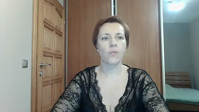 Snapshot of LoraLoraMay chatting on 01/19/26, 02:43 LoraLoraMay online show from 01/19/26, 02:43