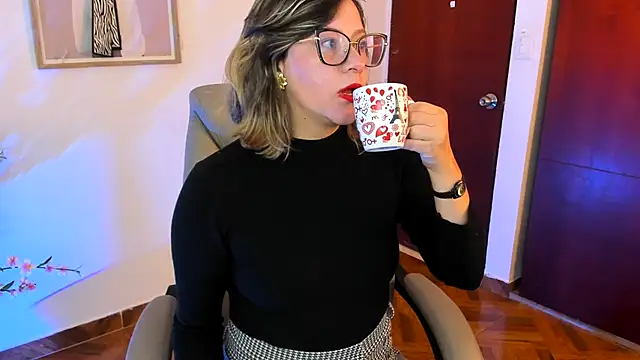 Chanelll Taylorr  online show from 11/12/25, 09:21