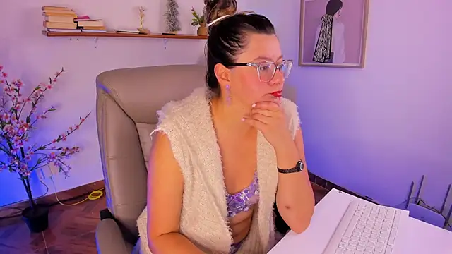 Chanelll Taylorr  online show from 07/13/26, 09:12