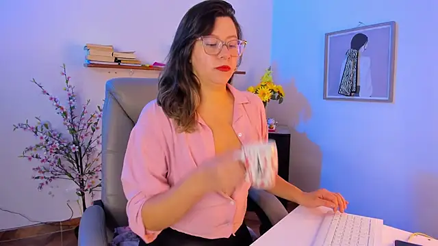 Chanelll Taylorr  online show from 07/24/26, 12:14