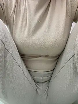 Milk Mom99 online show from 11/05/25, 07:08