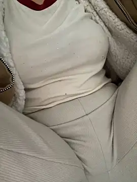 Milk Mom99 online show from 11/13/25, 02:32