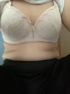 Snapshot of Milk_Mom99 chatting on 07/15/26, 01:33 Milk Mom99 online show from 07/15/26, 01:33