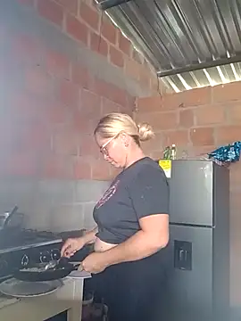 Snapshot of natally_ross21 chatting on 02/14/25, 12:57 natally ross21 online show from 02/14/25, 12:57