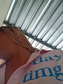 Snapshot of natally_ross21 chatting on 03/02/25, 12:43 natally ross21 online show from 03/02/25, 12:43