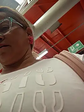 Snapshot of natally_ross21 chatting on 09/11/25, 02:06 natally ross21 online show from 09/11/25, 02:06