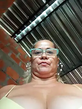 Snapshot of natally_ross21 chatting on 09/21/25, 12:40 natally ross21 online show from 09/21/25, 12:40