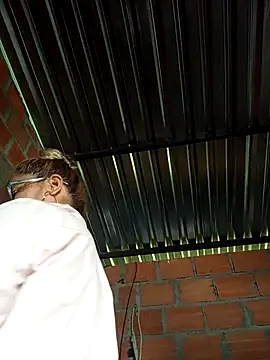 Snapshot of natally_ross21 chatting on 10/15/25, 12:38 natally ross21 online show from 10/15/25, 12:38