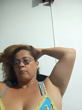 Snapshot of natally_ross21 chatting on 11/18/25, 02:28 natally ross21 online show from 11/18/25, 02:28