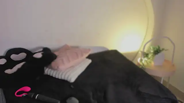 katiepeach  online show from 06/10/26, 12:04