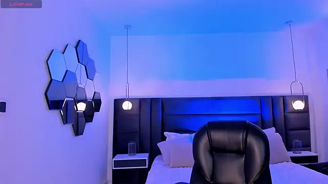 SamanthaKlein  online show from 01/23/25, 03:37