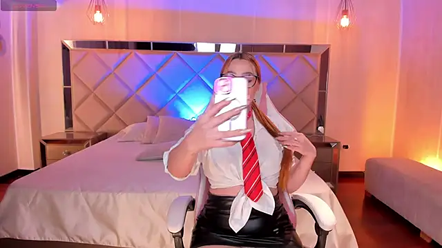 SamanthaKlein  online show from 03/22/25, 03:20