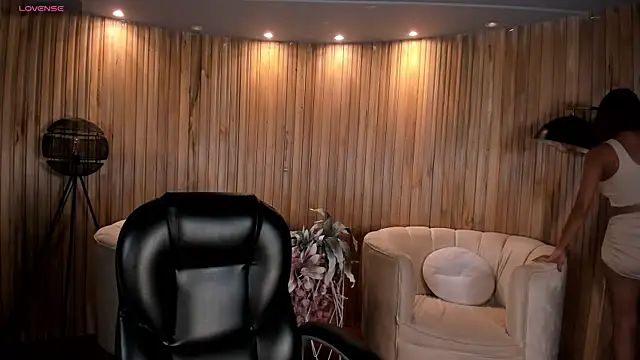 Snapshot of VictoriaMilan_ chatting on 03/02/25, 11:53 VictoriaMilan online show from 03/02/25, 11:53
