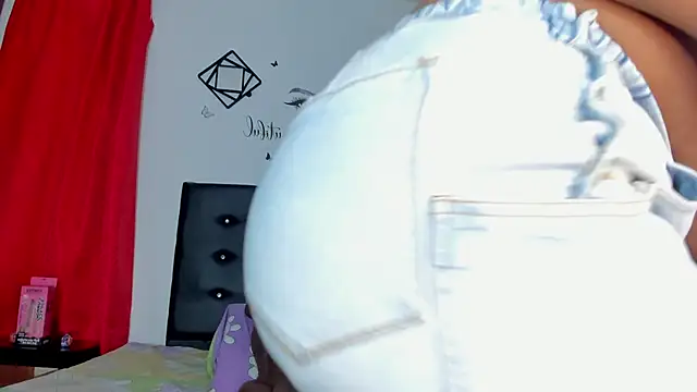 Snapshot of AmbarthSmiith2 chatting on 03/01/25, 01:51 AmbarthSmiith2 online show from 03/01/25, 01:51