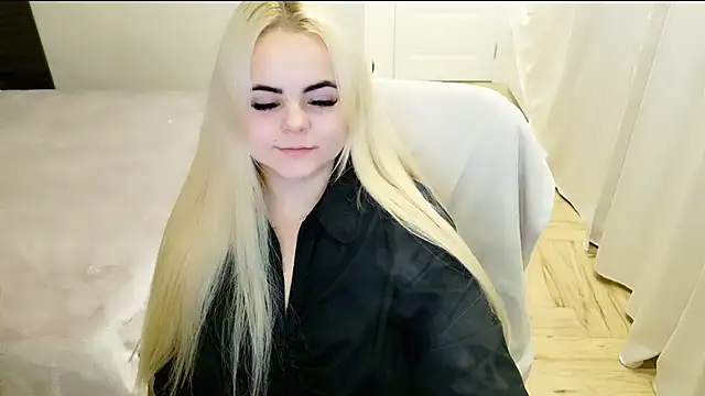 lovely-eyes online show from 02/01/25, 12:29