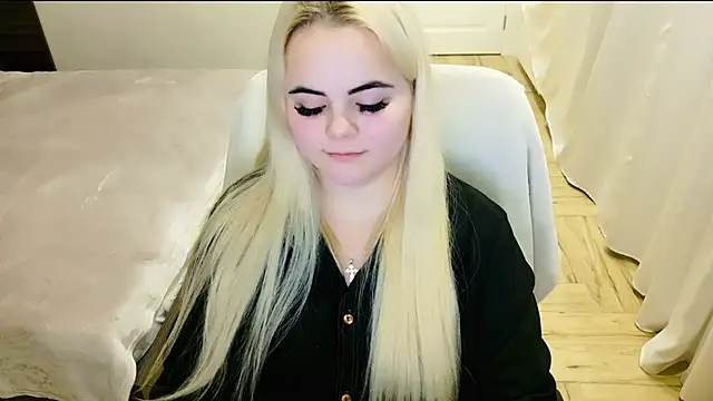 lovely-eyes online show from 02/13/25, 11:04