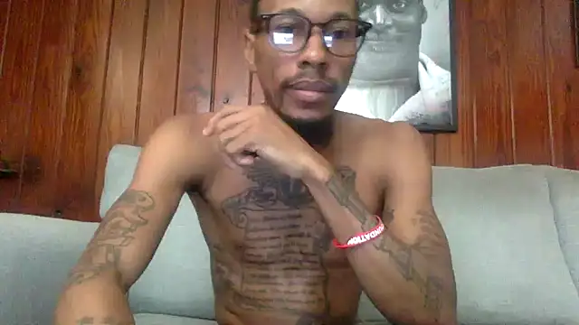 Snapshot of KingDerRico chatting on 09/21/25, 03:57 KingDerRico online show from 09/21/25, 03:57