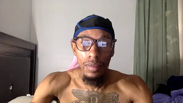 Snapshot of KingDerRico chatting on 10/11/25, 03:10 KingDerRico online show from 10/11/25, 03:10