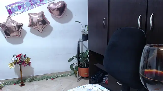 Zoe--khalL online show from 12/23/25, 04:54