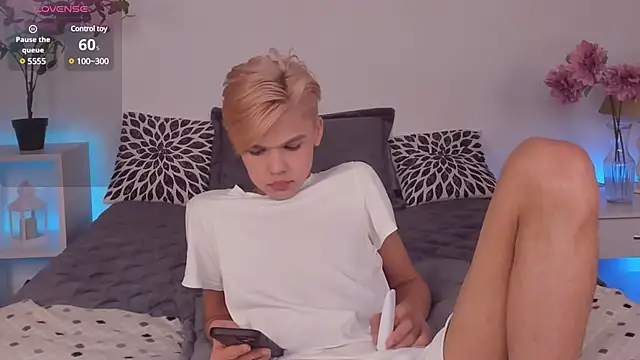 Felix Rey online show from 02/04/25, 01:23