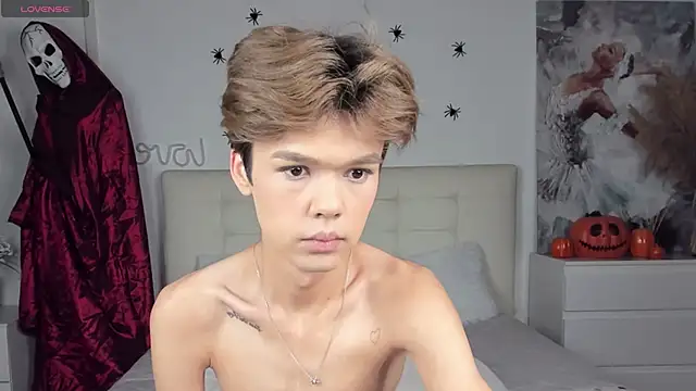 Felix Rey online show from 10/31/25, 10:55