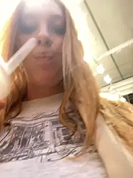 Snapshot of Sweet___Emily chatting on 12/10/24, 02:17 Sweet   Emily online show from 12/10/24, 02:17