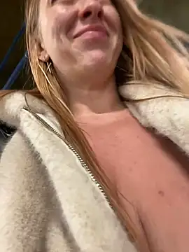 Snapshot of Sweet___Emily chatting on 12/18/24, 10:24 Sweet   Emily online show from 12/18/24, 10:24