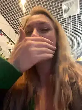 Snapshot of Sweet___Emily chatting on 12/20/24, 02:16 Sweet   Emily online show from 12/20/24, 02:16