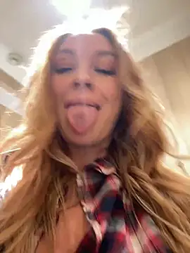 Snapshot of Sweet___Emily chatting on 12/25/24, 03:28 Sweet   Emily online show from 12/25/24, 03:28