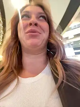 Snapshot of Sweet___Emily chatting on 01/17/25, 02:28 Sweet   Emily online show from 01/17/25, 02:28