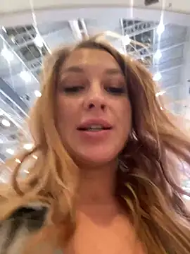 Snapshot of Sweet___Emily chatting on 01/19/25, 02:17 Sweet   Emily online show from 01/19/25, 02:17