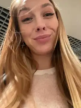 Snapshot of Sweet___Emily chatting on 02/13/25, 02:31 Sweet   Emily online show from 02/13/25, 02:31