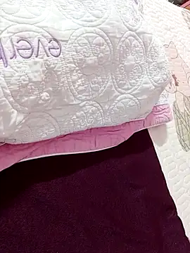 Snapshot of 2_sex chatting on 12/17/25, 06:14 2 sex online show from 12/17/25, 06:14