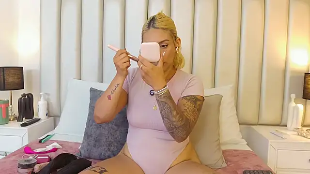 Emily robertss online show from 11/24/25, 03:17