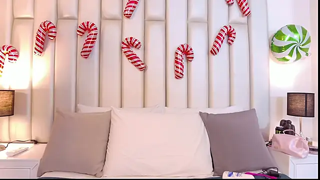 Emily robertss online show from 12/18/25, 03:12