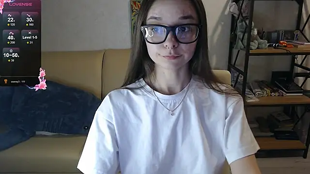 Snapshot of Amarieni chatting on 12/11/24, 02:33 Amarieni online show from 12/11/24, 02:33