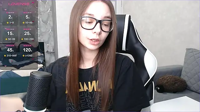 Snapshot of Amarieni chatting on 02/21/25, 10:28 Amarieni online show from 02/21/25, 10:28