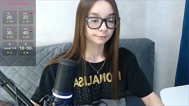 Snapshot of Amarieni chatting on 02/21/25, 02:27 Amarieni online show from 02/21/25, 02:27