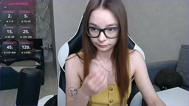 Snapshot of Amarieni chatting on 03/05/25, 12:55 Amarieni online show from 03/05/25, 12:55