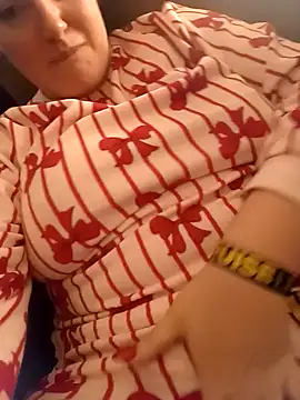 Snapshot of roxy-rose chatting on 11/29/25, 03:20 roxy-rose online show from 11/29/25, 03:20