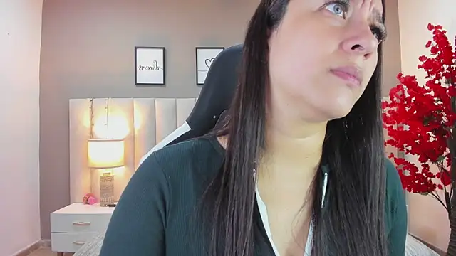 Snapshot of sara_parker069 chatting on 09/18/25, 01:13 sara parker069 online show from 09/18/25, 01:13