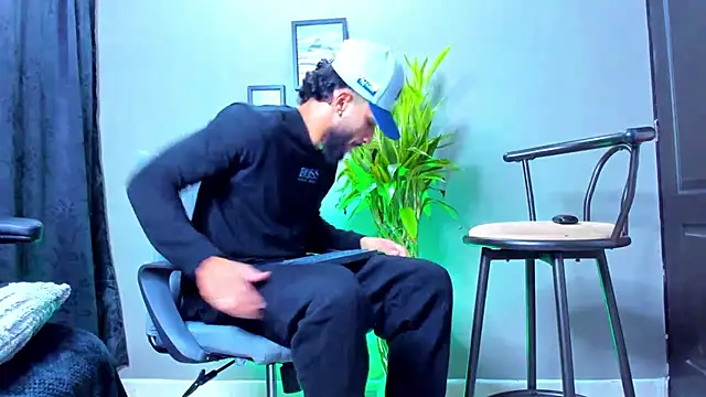 Damian 022 online show from 10/24/25, 02:13