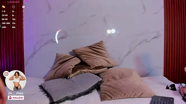 Snapshot of amelie_leigh chatting on 12/31/24, 04:27 amelie leigh online show from 12/31/24, 04:27