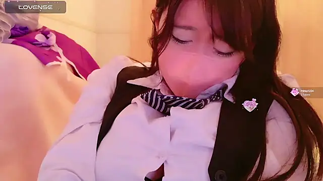 Snapshot of maii- chatting on 03/05/25, 06:34 maii- online show from 03/05/25, 06:34