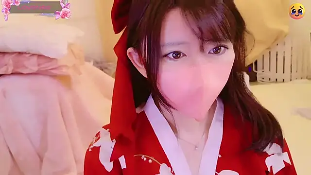 Snapshot of maii- chatting on 03/18/25, 07:10 maii- online show from 03/18/25, 07:10