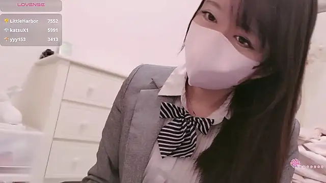 Snapshot of maii- chatting on 02/21/26, 09:05 maii- online show from 02/21/26, 09:05