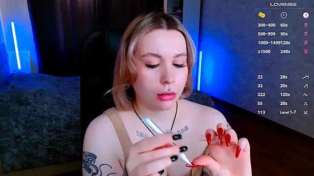 Snapshot of Blueberry-baby chatting on 02/22/25, 08:50 Blueberry-baby online show from 02/22/25, 08:50