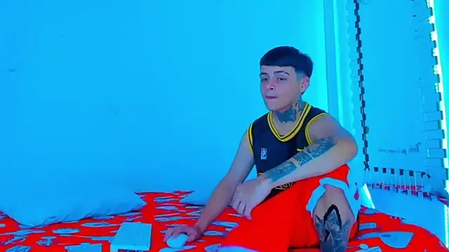 HOT boy2025 online show from 03/04/25, 07:22