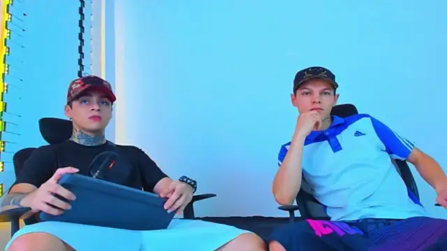 HOT boy2025 online show from 12/20/25, 03:57